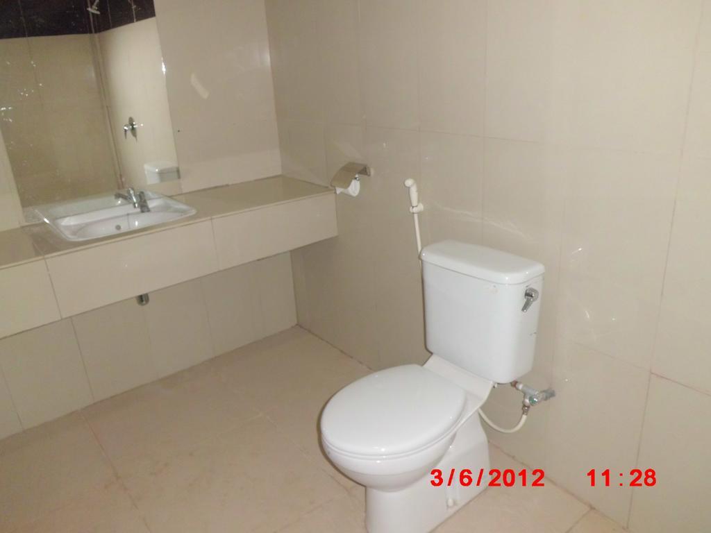 Galaxy Inn Baubau Quarto foto